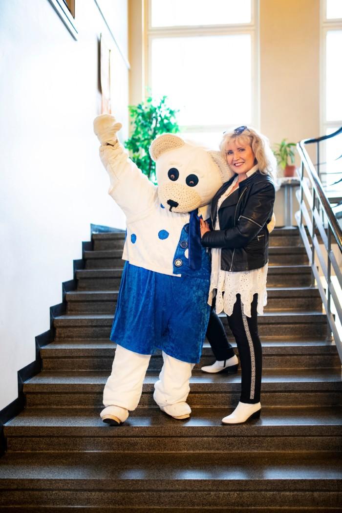 Ti-Ti Nalle ja Riitta portaissa
