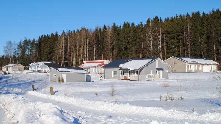 Kuvassa uusia taloja